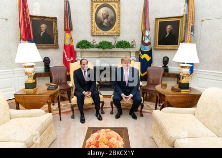Il 9 aprile 2019, il presidente Donald J. Trump ha incontrato il presidente egiziano Abdel Fattah El-Sisi nell'Ufficio ovale per discutere le relazioni tra Stati Uniti e Egitto e le questioni di sicurezza regionale. Foto Stock