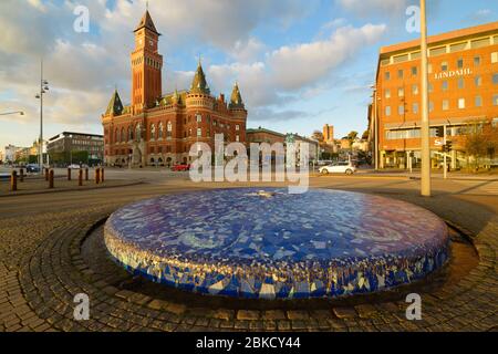 Helsingborg, Svezia - Radhuset City Hall a Helsingborg, torre dell'orologio alta 65 metri nella parte centrale della città. Foto Stock