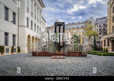 Monumento alle vittime dell'Olocausto 'albero della vita' nel Raoul Wallenberg Olocausto Memorial Park - la Sinagoga di via Dohány, Grande (Tabakgasse) Foto Stock