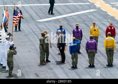 Il presidente Donald J. Trump è accolto a bordo della USS Wasp martedì 28 maggio 2019, a Yokosuka, Giappone. Presidente Trump a bordo della USS WASP Foto Stock