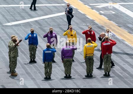 Il presidente Donald J. Trump è accolto a bordo della USS Wasp martedì 28 maggio 2019, a Yokosuka, Giappone. Presidente Trump a bordo della USS WASP Foto Stock