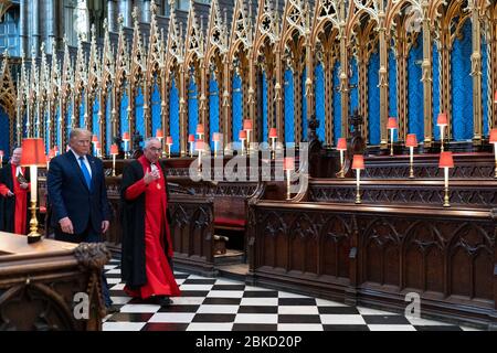 Il Presidente Donald J. Trump ha Unito il Decano dell'Abbazia di Westminster il reverendo Dr. John Hall tours Westminster Abbey Lunedì, 3 giugno 2019 a Londra. Il viaggio del presidente Trump e di First Lady Melania Trump nel Regno Unito Foto Stock