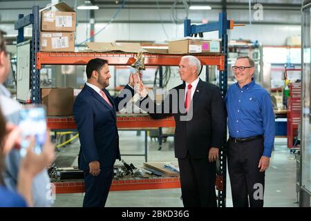 Il Vice Presidente Mike Pence partecipa a un tour e commenta JLS Automation in Pennsylvania, giovedì 6 giugno 2019. Vice Presidente Pence in Pennsylvania Foto Stock