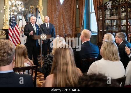 Il Vice Presidente Mike Pence partecipa alla cerimonia di giuramento per l'Ambasciatore degli Stati Uniti nella Repubblica d'Irlanda Edward Crawford Mercoledì 26 giugno 2019 giuramento in cerimonia per l'Ambasciatore degli Stati Uniti nella Repubblica d'Irlanda Foto Stock