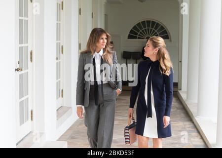 Prima Signora Melania Trump e la signora Sophie Grégoire Trudeau del Canada | 11 ottobre 2017 Foto del giorno: 12 ottobre 2017 Foto Stock