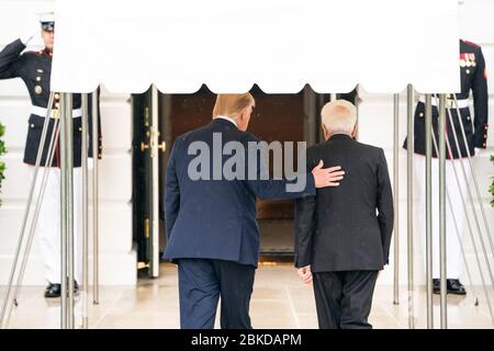 Il Presidente Donald J. Trump accoglie il Presidente italiano Sergio Mattarella mercoledì 16 ottobre 2019, presso il Portico Sud della Casa Bianca. Il Presidente Trump incontra il Presidente della Repubblica Italiana Foto Stock