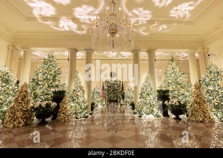 Il Grand Foyer della Casa Bianca è decorato per la stagione di Natale Domenica 1 dicembre 2019. Natale alla Casa Bianca Foto Stock