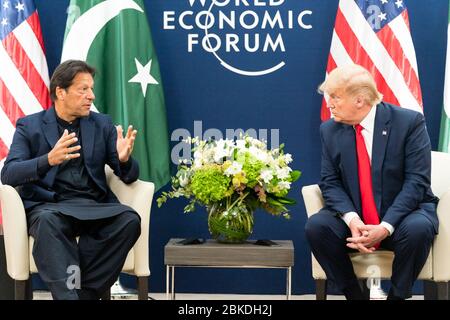 Il Presidente Donald J. Trump incontra il primo Ministro della Repubblica Islamica del Pakistan Imran Khan martedì 21 gennaio 2020, presso il Centro Congressi di Davos, Svizzera. Presidente Trump a Davos Foto Stock