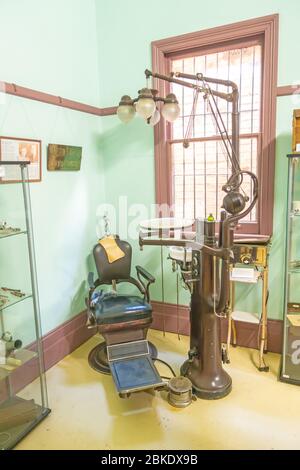 Una sedia a sdraio e le attrezzature associate. Foto Stock