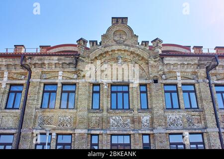 Facciata di vecchio edificio nella città vecchia di Vilnius Foto Stock