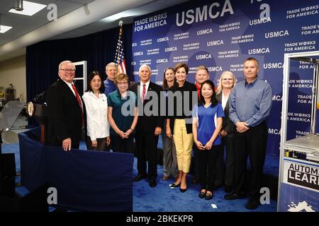 Il Vice Presidente Mike Pence tournes and delives at Accumold in Ankeny, Iowa Martedì 22 luglio 2019 il Vice Presidente Pence in Iowa Foto Stock