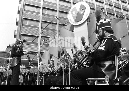 30 maggio 1980, Sassonia, Karl-Marx-Stadt: Orchestra dei minatori sul palco. La "V.. Festival di amicizia dei giovani della RDT e dell'URSS si svolge alla fine di maggio 1980 a Karl-Marx-Stadt. Foto: Volkmar Heinz/dpa-Zentralbild/ZB Foto Stock