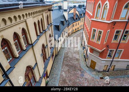 Tipico angolo di strada a Stoccolma, Svezia. E Bellmansgatan Pryssgrand, da Mariahissen, in Sodermalm. Novembre serata. Foto Stock