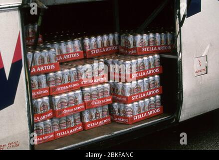 British Booze turisti a Calais Francia 2001 Foto Stock