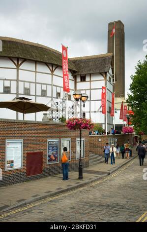 Esterno del Globe Theatre, Bankside, Londra, Inghilterra, Regno Unito, Europa Foto Stock