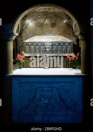 Spagna, Galizia. Santiago de Compostela. Cattedrale. Il caffè d'argento che contiene i resti di San Giacomo. Cripta. Costruito nel 19 ° secolo Foto Stock