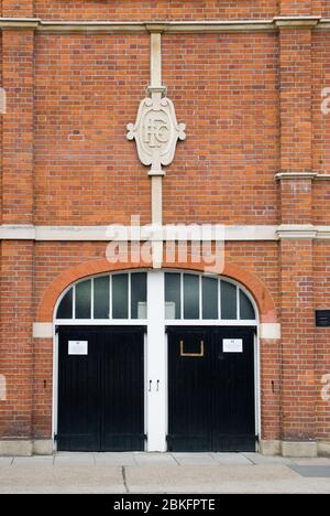 Architettura vittoriana del 1900 Old Football Stadium Fulham FC Johnny Haynes Stand Craven Cottage Stevenage Rd, Fulham, Londra SW6 6HH Archibald Leitch Foto Stock