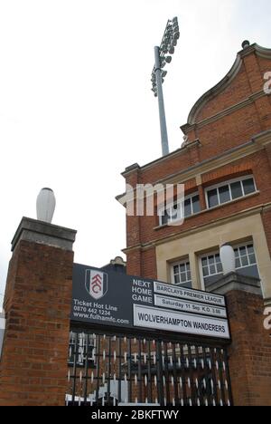 Architettura vittoriana del 1900 Old Football Stadium Fulham FC Johnny Haynes Stand Craven Cottage Stevenage Rd, Fulham, Londra SW6 6HH Archibald Leitch Foto Stock