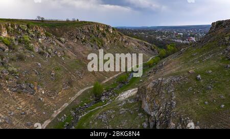 Gola tra due pedaggi vicino al villaggio di Trinca, Moldavia Foto Stock