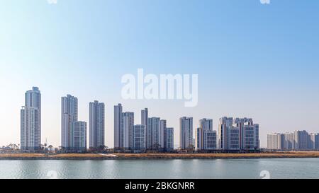 Incheon Songdo, Corea, 18 aprile 2020 - Incheon Songdo International City Landscape. Appartamento e edificio scenario. Foto Stock