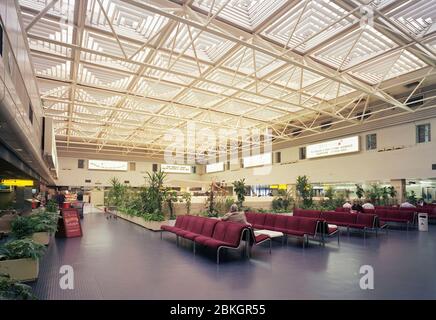 1991, poi nuovo edificio del terminal, Birmingham Airport, West Midlands, Inghilterra 1991, poi nuovo edificio del terminal, Birmingham Airport, West Midlands, Inghilterra
