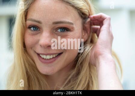 Close-up di giovane donna Foto Stock
