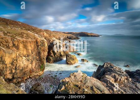 La costa selvaggia e frastagliata di Hushinish sull'isola di Harris nelle Ebridi esterne della Scozia Foto Stock