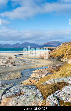 Bassa marea sulla spiaggia di Traigh Rosamol a Luskhentire sull'isola di Harris nelle isole occidentali della Scozia Foto Stock
