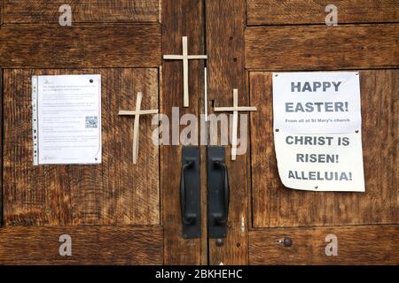 La chiesa di Santa Maria, sulla strada di Lewisham alta costretta a chiudere a causa della sospensione del culto pubblico da parte del governo britannico, durante la pandemia COVID-19 Foto Stock