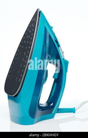 Colorato e moderno supporto in ferro isolato lateralmente su sfondo bianco Foto Stock