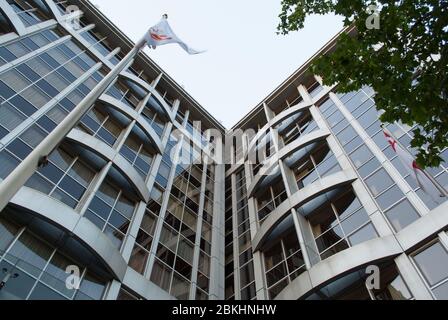 Postmodernist 5 Red Star Royal Garden Hotel, 2-24 Kensington High St, Kensington, Londra di Richard Seifert Foto Stock