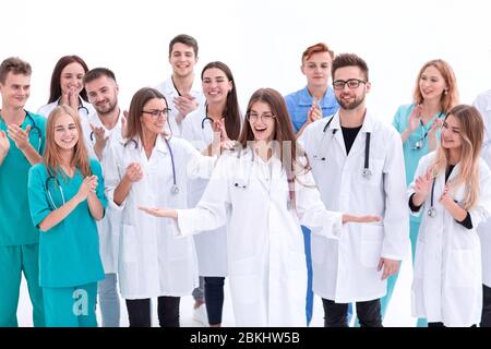 gruppo di giovani medici fiduciosi stare insieme Foto Stock