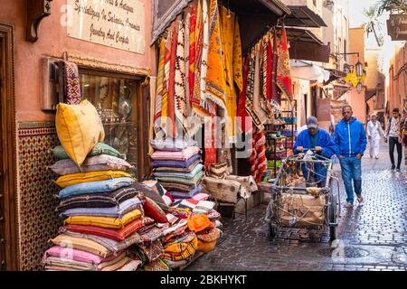 Marocco, Marrakech-Safi, Marrakech, città imperiale, la medina (Patrimonio dell'Umanità dell'UNESCO), il quartiere del Palazzo di Bahia, il souk Foto Stock