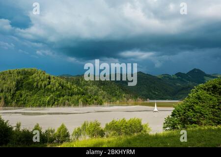 Romania, Judet d'Alba, Géamana, villaggio sommerso sotto residui di metalli pesanti a causa dello sfruttamento di una miniera di rame durante l'era del dittatore Ceausescu Foto Stock