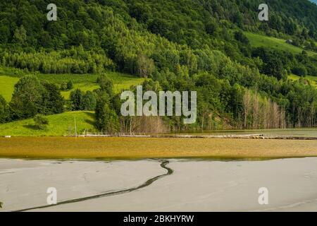 Romania, Judet d'Alba, Géamana, villaggio sommerso sotto residui di metalli pesanti a causa dello sfruttamento di una miniera di rame durante l'era del dittatore Ceausescu Foto Stock