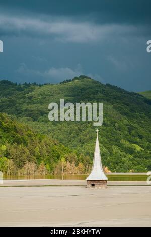 Romania, Judet d'Alba, Géamana, villaggio sommerso sotto residui di metalli pesanti a causa dello sfruttamento di una miniera di rame durante l'era del dittatore Ceausescu Foto Stock