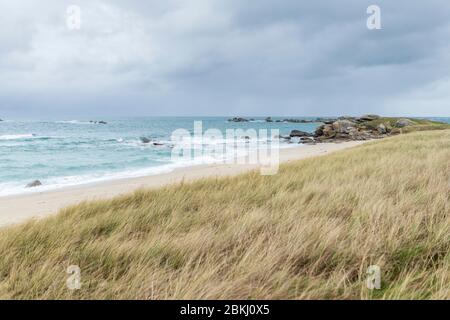 Francia, Finistere, Kerlouan, la spiaggia di Meneham in inverno Foto Stock