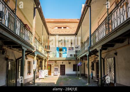 Romania, Sibiu judet, Transilvania, Carpazi, Sibiu, la città vecchia, cortili interni Foto Stock