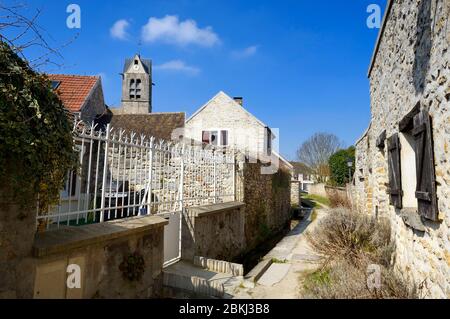 Francia, Seine et Marne, villaggio di Maincy adiacente al castello di Vaux-le-Vicomte, Ru (fiume) corsia Foto Stock