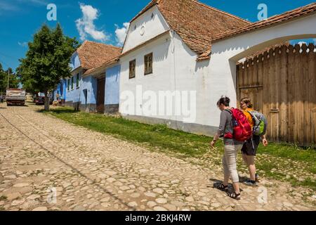 Romania, Transilvania, Viscri, villaggio con chiesa fortificata, patrimonio mondiale dell'UNESCO Foto Stock
