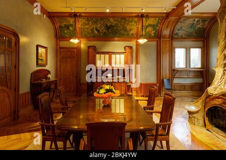 Francia, Meurthe et Moselle, Nancy, Villa Majorelle anche chiamato Villa Jika dall'architetto Henri Sauvage in stile Art Nouveau Ecole de Nancy (scuola di Nancy), la sala da pranzo, camino di Alexandre Bigot Foto Stock