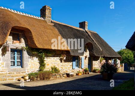 Francia, Finisterre, Pont Aven regione vicino Nevez, cottage con il tetto di paglia di Kerascoet Foto Stock