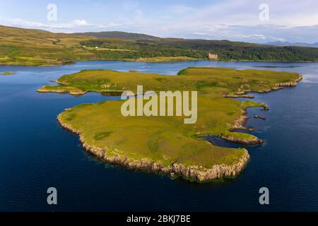 Regno Unito, Scozia, Highlands, Ebridi, Isola di Skye, Loch Dunvegan, Dunvegan Castle & Gardens, la roccaforte del clan MacLeod dal XIII secolo Foto Stock