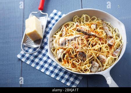 Pignone di sardine spaghetti chili Foto Stock