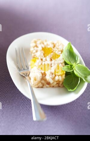 Terrina d'orzo d'arancia Foto Stock