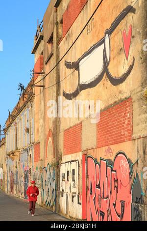 Portogallo, Lisbona, Almada, riva sinistra del Tago, vecchia sardinerie lungo il fiume Foto Stock