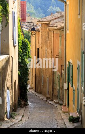 Francia, Bouches du Rhone, Pays d'Aix, Jouques, rue du village Foto Stock