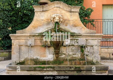 Francia, Bouches du Rhone, Pays d'Aix, Jouques, fontana Pousterle Foto Stock
