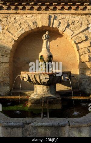 Francia, Bouches du Rhone, Pays d'Aix, Jouques, fontana del Moulin Foto Stock