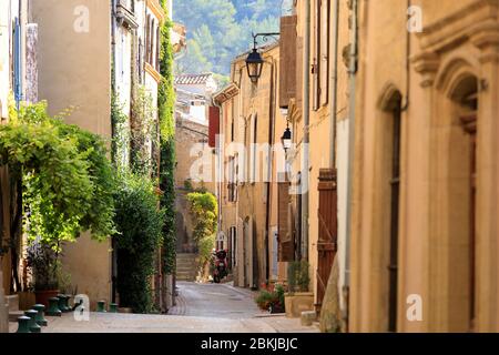 Francia, Bouches du Rhone, Pays d'Aix, Jouques, rue du village Foto Stock